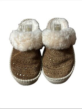 UGG Aira Perforated/Gold sparkle Cream and Tan Slippers with Plush Lining size 8